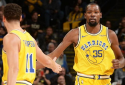 91直播 勇士雄鹿,勇士雄鹿巅峰对决，精彩瞬间回顾！”